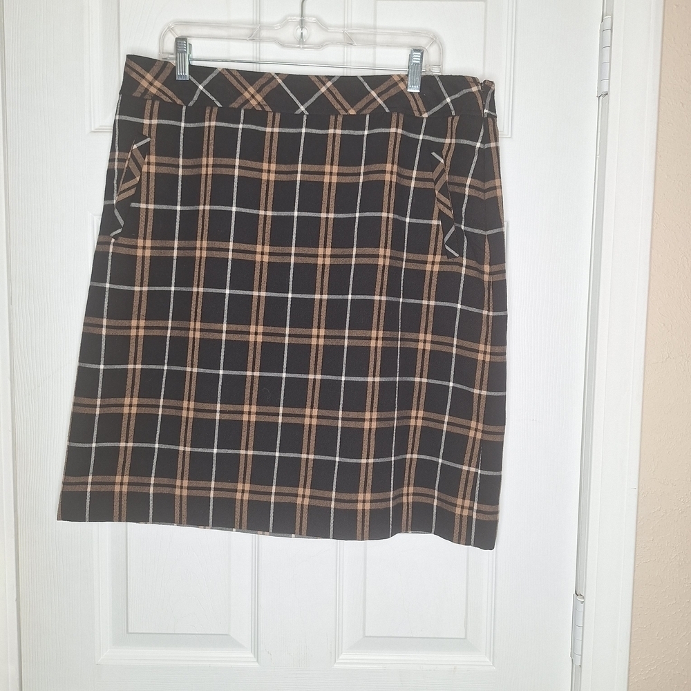 Laura Scott Black and Tan Plaid Skirt Size Large